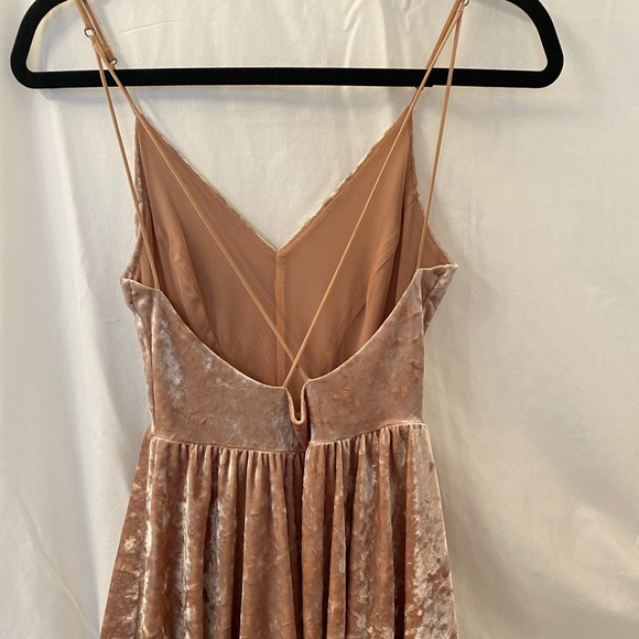 UO Silence + Noise Velvet Romper - Picture 4 of 5